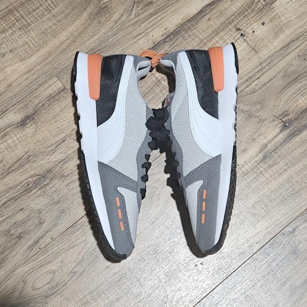 Puma R78 runner